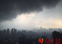 雷雨交加图片,电闪雷鸣的壮丽景象