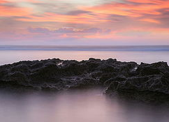 茅盾写黄昏时的背景,茅盾笔下的岁月沉淀与人生沉思