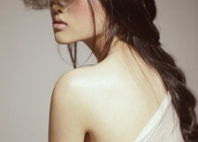 李静雯资料,才华横溢的年轻才女，闪耀舞台的璀璨之星