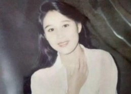 时诗的妈妈的照片曝光,温柔贤淑，家庭幸福的守护者